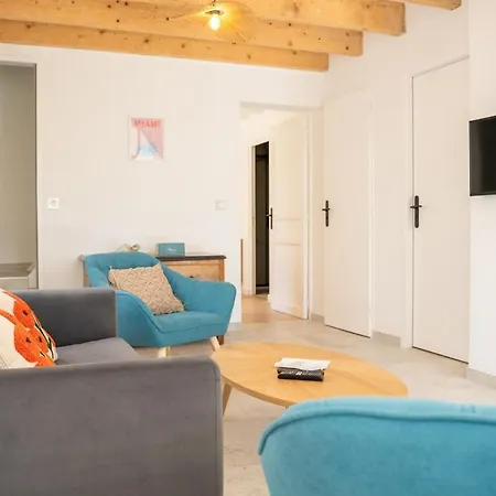 Pied-a-terre Ideal A Avec Jardin Et Parking *