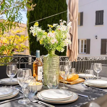 Pied-a-terre Ideal A Avec Jardin Et Parking *