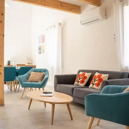 Pied-a-terre Ideal A Avec Jardin Et Parking