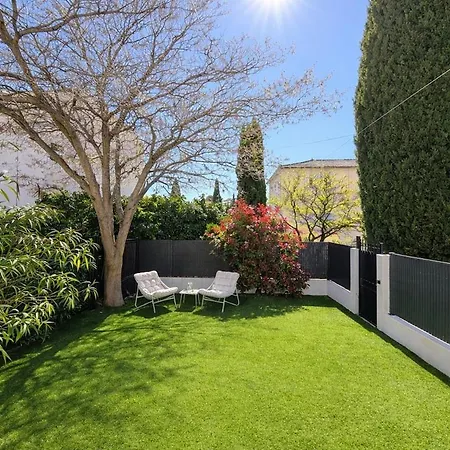Pied-a-terre Ideal A Avec Jardin Et Parking