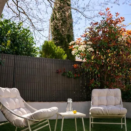 Pied-a-terre Ideal A Avec Jardin Et Parking *