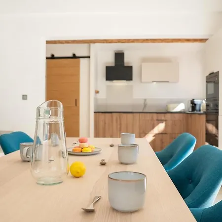 Pied-a-terre Ideal A Avec Jardin Et Parking *
