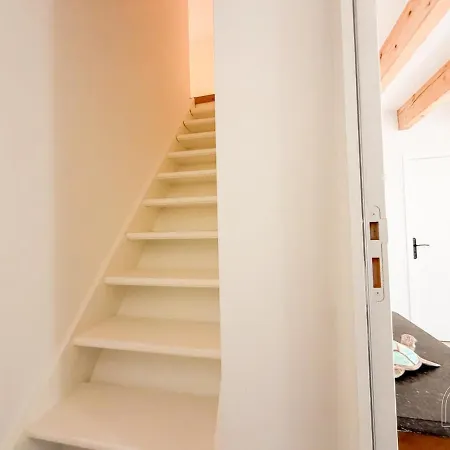 Pied-a-terre Ideal A Avec Jardin Et Parking