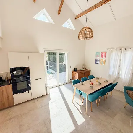 Pied-a-terre Ideal A Avec Jardin Et Parking * Bandol